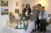 Sie freuen sich über die Ausstellung zu edlen Porzellanstücken (von links): Hannelore Kappler, sowie Karola Hauf, Margot Burckhardt und Elisabeth Aberger. Foto: Krokauer, Schwarzwälder Bote