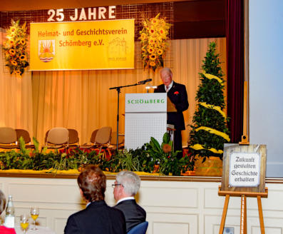 Ehrenvorsitzender Karl-Heinz Bertsch hält den Festvortrag