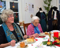 Mit 101 Jahren war Elsa Mayer die älteste Besucherin der Ausstellung, begleitet von ihrer Tochter Ilse Schönemann.